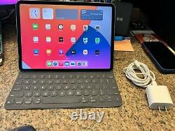 Apple 11 Inch iPad Pro 2018 (1st Gen.) Space Gray 256GB with Cellular and keyboard