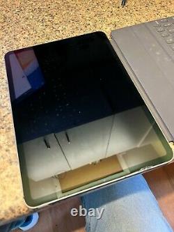 Apple 11 Inch iPad Pro 2018 (1st Gen.) Space Gray 256GB with Cellular and keyboard