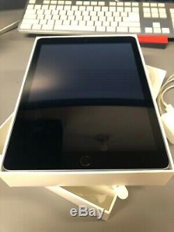 Apple iPad 5TH GEN (MP1M2LL/A) 9.7 32GB Wifi / Cellular